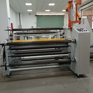 Hochgeschwindigkeits-automatische Heißprägefolienrollen-Schneidemaschine Kunststoff-Laminationsfolienrollen-Schneidemaschine