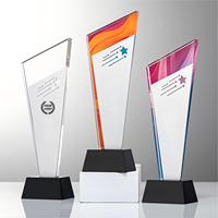 Trophée en cristal personnalisé pour récompense de service noble avec panneau dégradé coloré et base en cristal noir pour reconnaissance