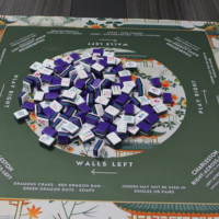 Mahjong américain de luxe portable et durable avec 160 tuiles, tapis Chinoiserie Blue Willow et tuiles en acrylique gravées à 4 couches pour le poker