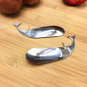ที่ตัดเสาวรสรูปปลาวาฬทำจากสแตนเลส ช้อนตัดผลไม้ สำหรับเปิดเสาวรส - Product Image 2
