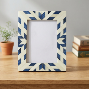 Cadre photo en résine fait main, rectangulaire, vertical, pour table, bleu et blanc, design géométrique, décoration moderne pour la maison, cadre photo personnalisé - Product Image 1