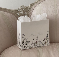 Emballage de sacs en papier personnalisé Vente en gros Sac en papier recyclable de luxe imprimé Sac en papier de haute qualité pour vêtements avec poignée