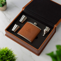Flasque à whisky réutilisable de 7 oz en acier inoxydable thermique mini avec entonnoir en cuir PU, couleur et logo personnalisables pour les voyages