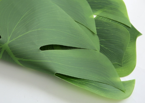 Vente en gros de feuilles de <span class=keywords><strong>Monstera</strong></span> de palmier en soie artificielle E-0018 herbe de style tropical pour les décorations de fête - Product Image 3