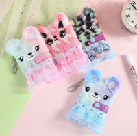 Adorable carnet en peluche de dessin animé avec un chat mignon en robe rose, un journal pour jeunes princesses, un carnet à suspendre.