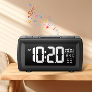 デュアルアラームデジタルFMラジオデスク & テーブルクロックUSB充電器付きモダンなデザインは、家庭用またはオフィス用の日付ウィークディスプレイをサポートします - Product Image 3