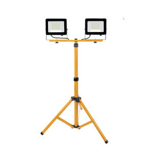 China carcasa de aluminio al aire libre casa jardín hotel 2*30W lámpara <span class=keywords><strong>LED</strong></span> <span class=keywords><strong>Strop</strong></span> postes y luces con soporte de trípode fabricación - Product Image 1