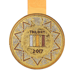 Médaille de demi-marathon personnalisée, souvenir du parcours, design mignon de dinosaure, médaille en métal plaqué or - Product Image 2