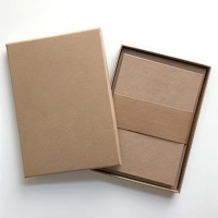 Boîte d'emballage pour vêtements en carton ondulé rigide recyclable avec logo personnalisé de marque, pour chaussettes et vêtements, avec laminage mat