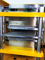 Vulcaniseur semi-automatique à commande PLC, à chauffage électrique, à refroidissement par eau, pour feuilles de caoutchouc, silicone et plastique