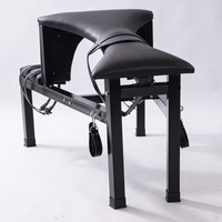 Chaise BDSM de contrainte et de bondage pour ajustement de posture, orgasme forcé et fessées, équipement et mobilier de bondage