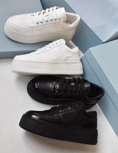 Zapatos para caminar de cuero de alta calidad de nuevo diseño, cómodos y transpirables, zapatos deportivos casuales de lujo para hombre y mujer - Product Image 1