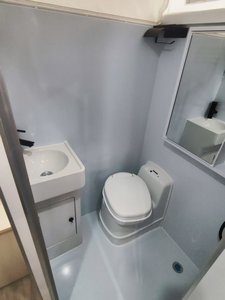 Lits superposés aux normes de Nouvelle-Zélande à l'intérieur de la salle de douche Caravan Trailer - Product Image 6