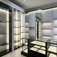 Vitrine de présentation de sacs à main sur mesure pour toute la boutique, présentoir lumineux multi-faces, vitrine murale LED pour magasin de sacs