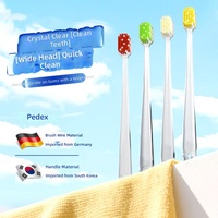 Brosse à dents en plastique lisse et respectueuse de la peau, poils denses résistants à l'usure, poignée confortable pour le brossage des dents matin et soir en famille