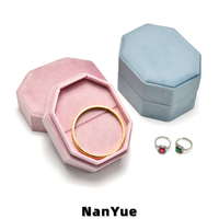 Nouvelle boîte à bagues octogonale de luxe en velours, étui de rangement pour bijoux de fiançailles, étui de présentation de bague de mariage avec logo personnalisé, étui cadeau pour bague en diamant