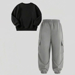 Set di Moda per Bambini 2 Pezzi: Felpa Nera con Stampa e Pantaloni Jogger Grigi con Polsini, Outfit Casual Quotidiano per Bambini, Personalizzabile ODM OEM - Product Image 2