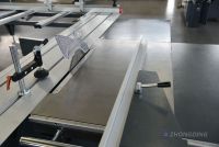 Scie à panneaux horizontale à table coulissante fabriquée en Chine avec moteur de 6,6 kW pour la découpe de meubles modulaires