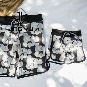 ชุดว่ายน้ำเด็กพิมพ์ลายฮาวายสั่งทำได้ MOQ ต่ำ ป้องกันแสงแดด UPF50+ กันน้ำ คุณภาพสูง ผลิตจากไนลอน - Product Image 1