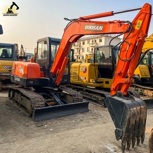 Excavadora usada Doosan DX55 altamente eficiente con bajos requisitos de mantenimiento y fácil transporte - Product Image 2