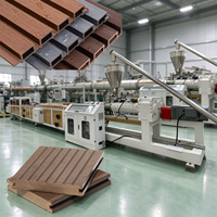 Machine d'extrusion de clôture de panneau de plancher de panneau de mur WPC creux solide composite en bois plastique