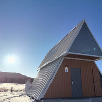 Maison triangulaire préfabriquée en acier de qualité supérieure, colorée, artistique, idéale pour le glamping, personnalisable