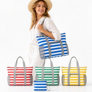 Sac de plage pliable rayé imperméable avec logo personnalisé, sac de piscine 2-en-1 en nylon rayé avec petite pochette, vente en gros directe d'usine OEM - Product Image 1
