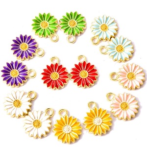 Breloques porte-clés fleurs marguerites émaillées, pendentifs tournesol, accessoires pour la fabrication de bijoux DIY pour femmes, colliers, bracelets, boucles d'oreilles - Product Image 1
