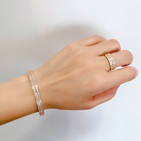 Grande Vente 011122 : Ensemble de Bijoux Tendance Plaqué Or 18 carats pour Femme, Idéal Mariage, avec Zircon Cubique – Magnifique Bracelet Jonc et Bagues Assorties