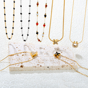 Collar de Clavícula con Diamantes en Forma de U, Estilo Europeo, Joyería de Moda para Mujer, Uso Diario, Colgante con Corte de Corazón en Oro y Plata - Product Image 1