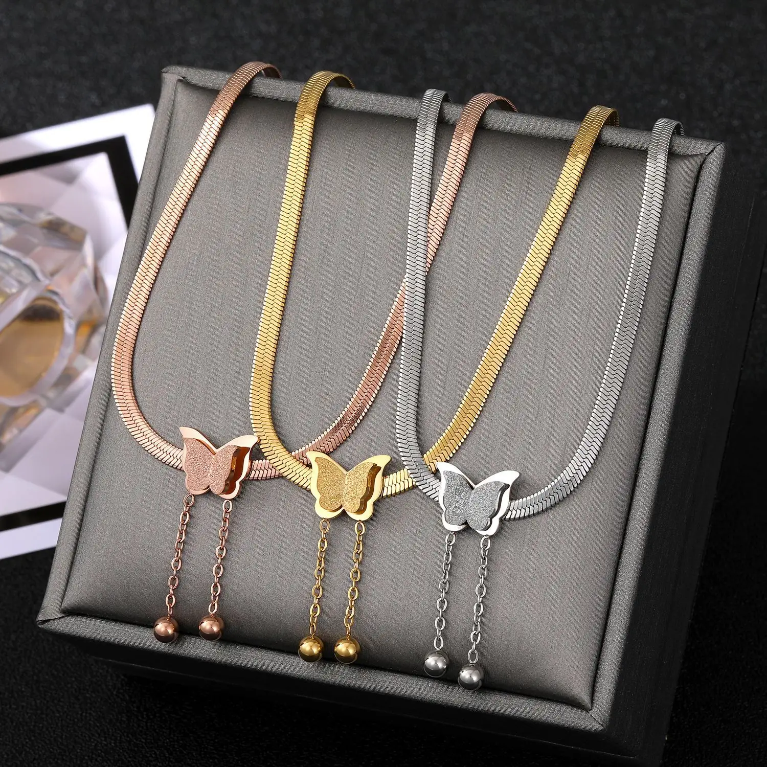 Hifive Fashion Chain 18K Gold Plated Butterfly love heart Pendant Jewelry Designs 316L Stainless Steel Necklace wholesale