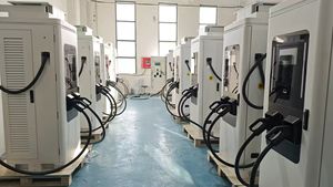 120kw 180kw <span class=keywords><strong>240kw</strong></span> 전기차 <span class=keywords><strong>DC</strong></span> 급속 충전기 OCPP1.6 2.0 광고 화면 포함 - Product Image 5