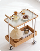Petit chariot à thé pour la maison ou le bureau, table à thé mobile en bambou avec plateau en verre et roues en bambou et rotin