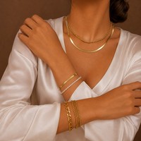 EMANCO Ensemble de bijoux en acier inoxydable : Colliers à chaînes superposées et chaînes à maillons corde, Bracelets perlés. Vente en gros et dropshipping.