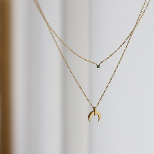 <span class=keywords><strong>Collier</strong></span> en forme de croissant de <span class=keywords><strong>lune</strong></span> inversé avec corne de diamant vert Niche - Product Image 5