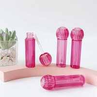 Gloss à lèvres, Huile à lèvres, Tube côtelé rose translucide, Bouchon en forme de boule de melon côtelé, Applicateur floqué, Vente en gros, Logo personnalisé, OEM ODM