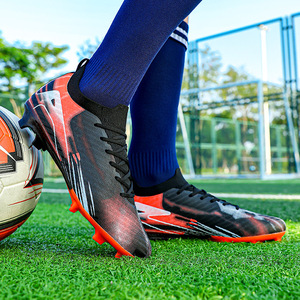 <span class=keywords><strong>Scarpe</strong></span> da <span class=keywords><strong>calcio</strong></span> per uomo e bambino con borchie lunghe in pelle sintetica traspirante assorbimento degli urti taglio basso per allenamento in erba autunno inverno estate - Product Image 1