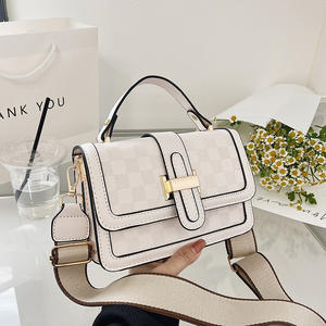 Mode dengan Tren Tas Selempang Kotak Kecil yang Simpel - Product Image 2