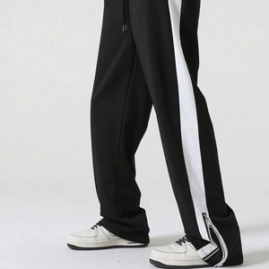 กางเกงวอร์มผู้ชายแบบมีโลโก้ 3 มิติ ปั๊มนูน ขอบเอวคู่ ลายทาง ล้างสีแบบแอซิด ทรงขาบาน - Product Image 2