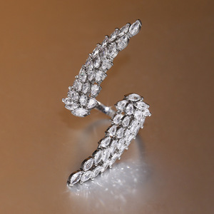 Anello Aperto a Forma di Ala d'Angelo, Gioiello da Dito alla Moda per Donne, Design Elegante e Distintivo - Product Image 6