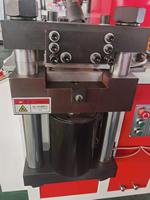 Machine de traitement de barres omnibus en cuivre CNC 3-en-1, machine de poinçonnage, de découpe et de pliage de l'aluminium avec positionnement servo