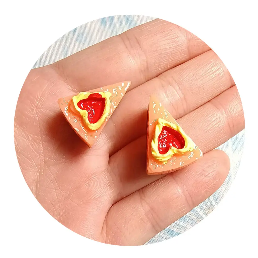 Wholesale Heart Pink Cake Pizza Beads Resin Kawaii Miniatures Artificial Food Style Cabochon Beads for DIY