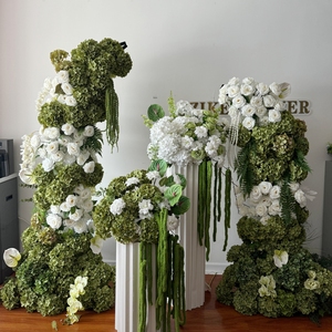 Arreglo Floral de Rosas y Hortensias Artificiales Blancas y Verdes, Perfecto para Fondos de Boda Lujosos y Decoraciones de Mesa - Product Image 5