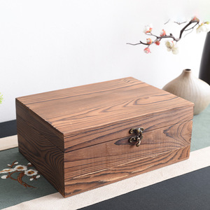 Caja de almacenamiento de madera rectangular con cerradura y acabado vintage para joyas y coleccionables - Product Image 1