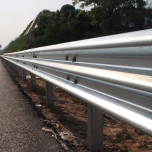 Populaire Galvanisé Barrière De Sécurité En Métal <span class=keywords><strong>Prix</strong></span> de Rail de Garde <span class=keywords><strong>D</strong></span>'<span class=keywords><strong>autoroute</strong></span> - Product Image 1