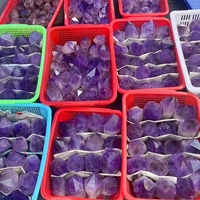 Vente en gros de cristaux bruts d'améthyste naturelle en forme de baguette pour la guérison des chakras, la décoration de la maison, la collection d'art, les cadeaux
