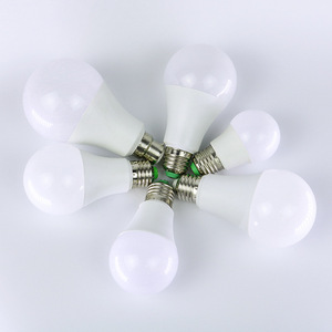 หลอดไฟ LED ขั้ว E27 2700K แสงวอร์มไวท์นุ่มนวล A19 ตัวหลอดพลาสติก AC 85-265V Smd 2835 80lm/w ได้รับการรับรองมาตรฐาน CE อายุการใช้งาน 25000 ชั่วโมง - Product Image 3