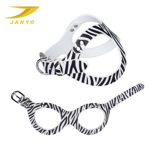 El nuevo juego de correa de pecho de perro de PU ajustable con patrón de cebra y cuerda de tracción viene con una bolsa para caca de perro - Product Image 2