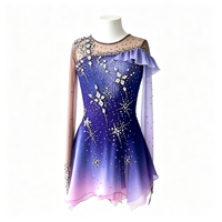 Robe de patinage artistique dégradé bleu, violet et rose, à volants, avec une manche flottante, dos profond en maille et strass pour la compétition