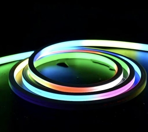 Bande néon en silicone RGB résistante aux UV IP65 longue durée de vie 24V pour la décoration extérieure de façade, de jardin et de bord de piscine - Product Image 3